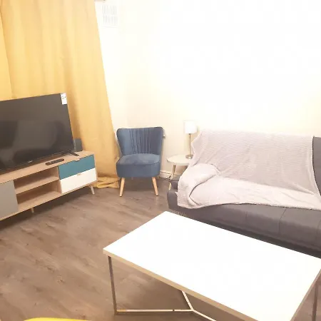 Holiday home A Modern North Stylish 3 Bedroom 4 Bed House By Be More Homely Serviced & Will Sleep 6 Free Parking & Wifi